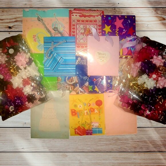 Lot of 12 Assorted MINI Mixed Occasion Paper Gift Bags & 50+ Bows Approx. 3"x5" - Picture 1 of 5